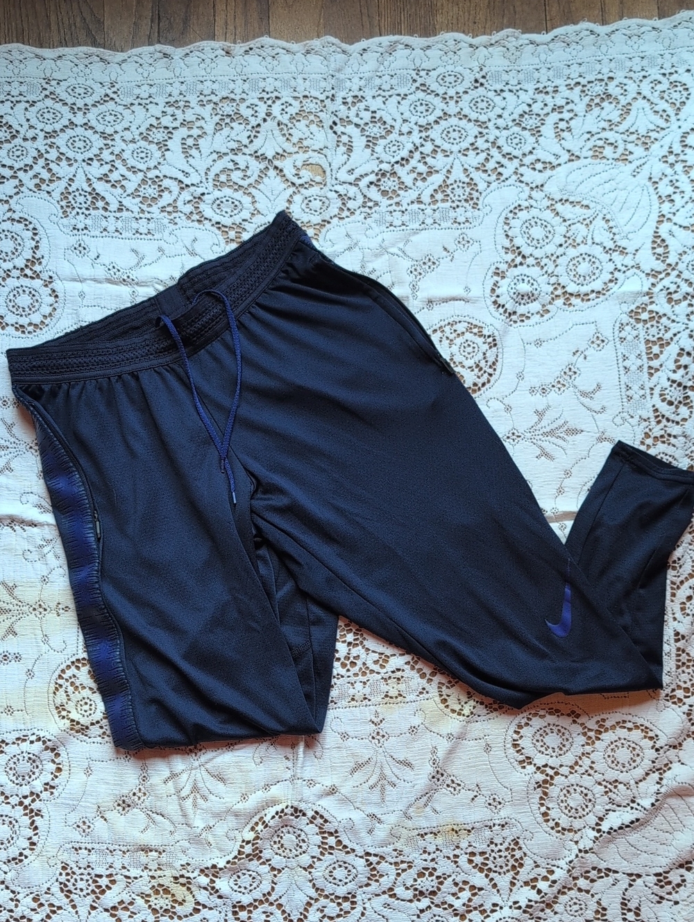 Nike Men’s Dark Navy Athletic Joggers with Blue Swoosh
